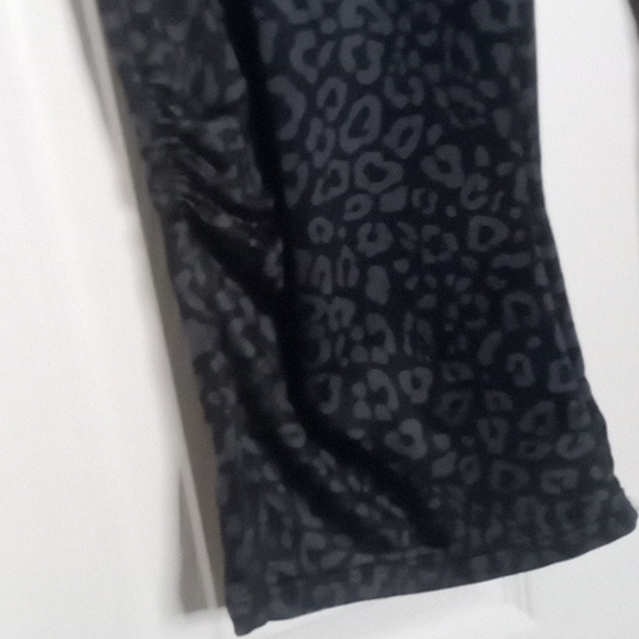 Danskin Now Dri*More leopard print fitted athletic capris - Picture 2 of 9